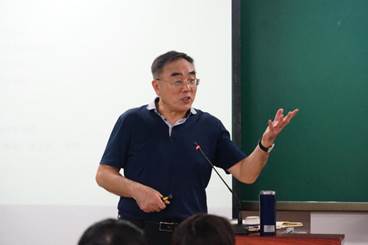 党课开讲，商学院“不忘初心、牢记使命”主题教育推向新阶段——商学院院长刘纪鹏教授为全院教师讲党课