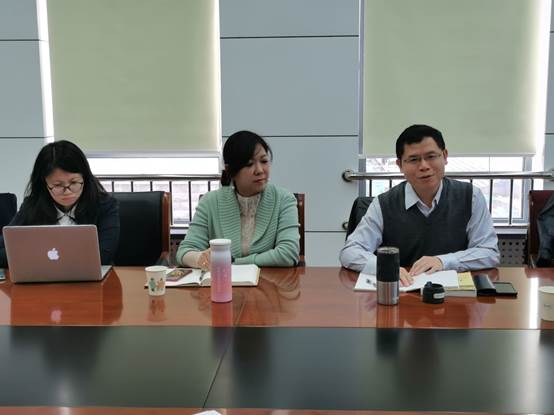 探索法商结合 凝练专业特色——威尼斯432888cam商管理系举行师生座谈会